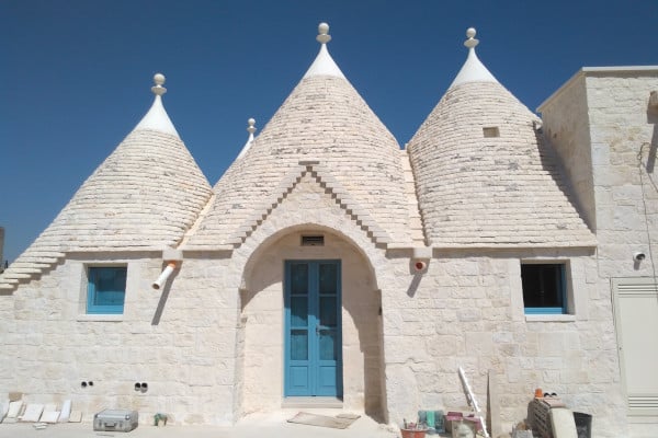 porta-finestra-come-ingresso-principale-nei-trulli